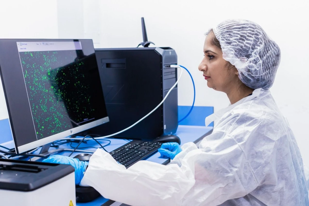 The Abu Dhabi Stem Cell Center has developed a coronavirus therapy that involves extracting stem cells from the patient’s own blood and reintroducing them after activating them. (WAM)