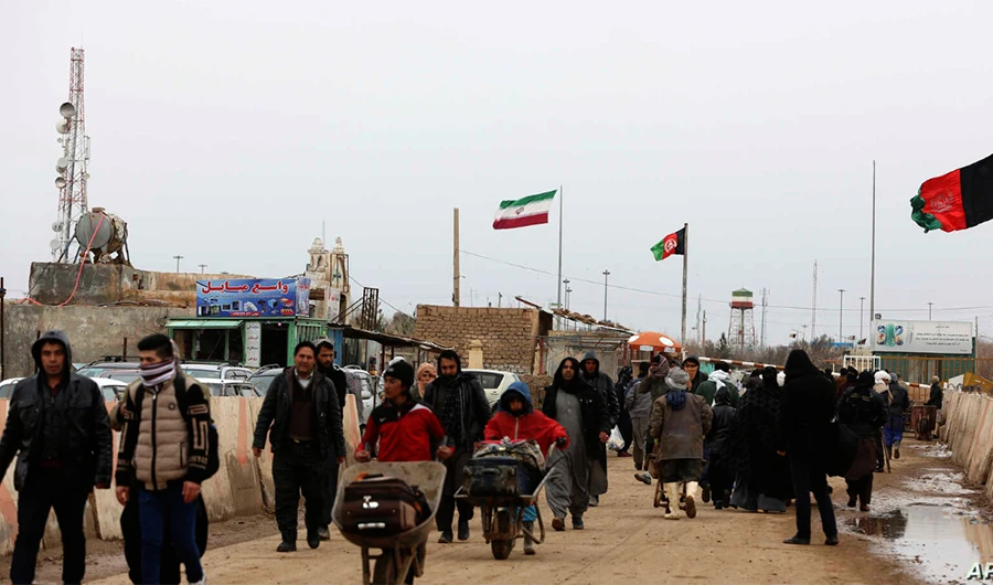 Afghans return to Afghanistan at the Islam Qala border with Iran, in the western Herat province, Feb. 20, 2019. ( AP/ File photo)
