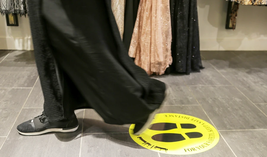 A Saudi woman walks on a social distancing marker at a shopping center, as preventive measures against the spread of the coronavirus disease (COVID-19), in Riyadh, Saudi Arabia May 3, 2020. Picture taken May 3, 2020. (REUTERS)