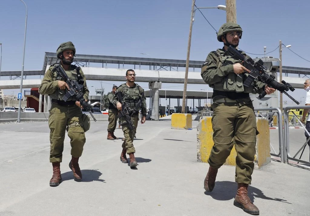 Israeli soldiers gather at the site of a reported stabbing attack at the Israeli-controlled Qalandia checkpoint in the occupied West Bank on May 12, 2020. (AFP file photo)