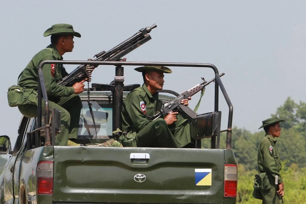Heavily armed Myanmar army troops patrol Maungdaw town in Rakhine near the Bangladesh border in this October 16, 2016 photo. (AFP file photo)