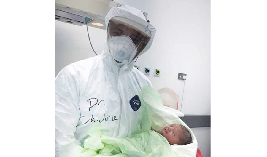 A doctor with the baby, born to a virusinfected mother at the Rafik Hariri University Hospital in Beirut. (Photo/Supplied)