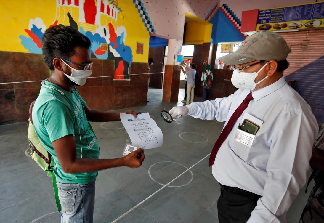 The Indian government is expected to extend the coronavirus lockdown, which would otherwise expire on Sunday, though with fewer restrictions. (Reuters)