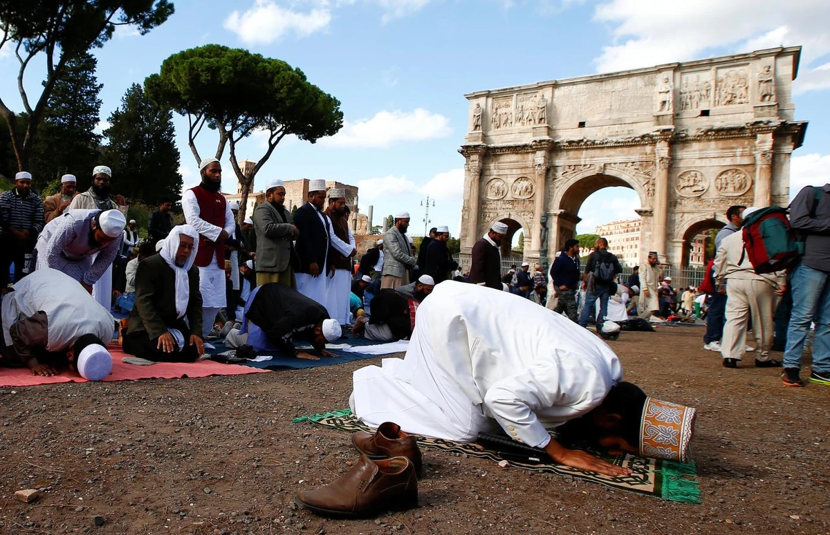 The Italian government has signed a landmark agreement with leading Muslim organizations that will allow mosques and Islamic centers to reopen as part of an easing of the country’s coronavirus lockdown. (Reuters/File Photo)