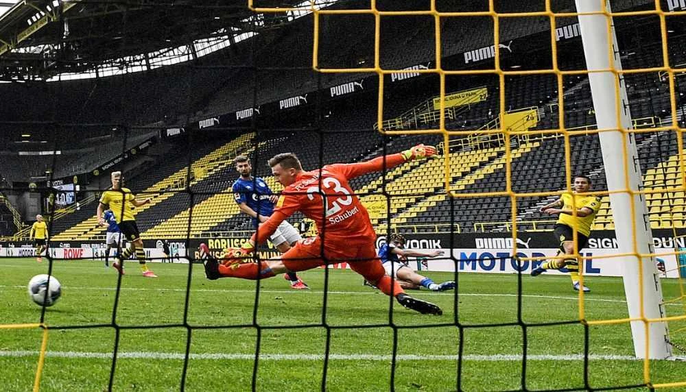 Dortmund's Raphael Guerreiro scores their second goal as play resumes behind closed doors at Signal Iduna Park, Dortmund, Germany, following the outbreak of the COVID-19. (Martin Meissner/Pool via REUTERS)