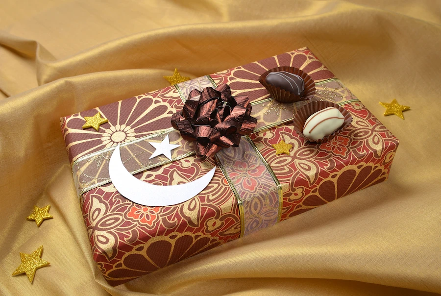 Eid gift ideas that will put a smile on her face. (Shutterstock)