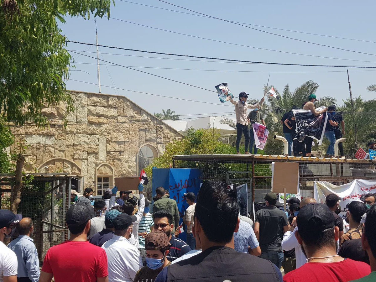 Iraqis protesting against the channel. (Social Media)