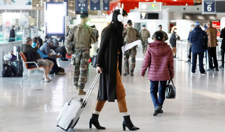 Debate rages in France on the irony of burqa ban and mandatory face masks