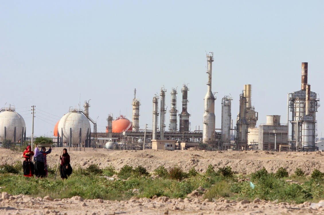 A general view of the South Gas Company in Basra, southeast of Baghdad, March 30, 2016. (Reuters)