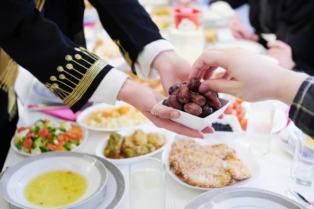 Sharing food increases bonds between people and brings out the affection in them. (Shutterstock)