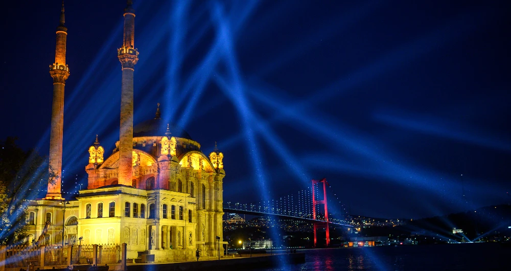 The Bosphorus Bridge and the Ortakoy Mosque, two of Istanbul’s tourist attractions. The coronavirus pandemic has severely damaged Turkey’s tourism sector, worth an annual $35 billion. (AFP)