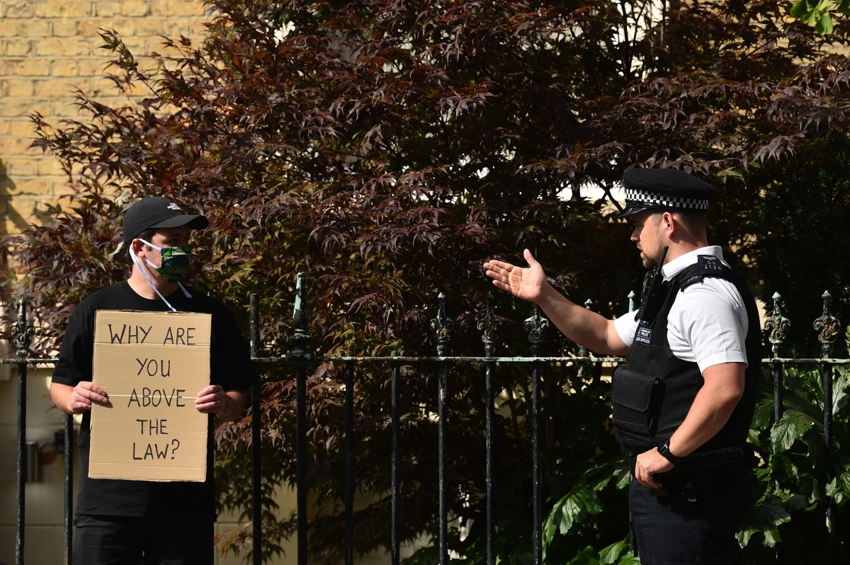 Calls grow for UK leader’s aide to quit over lockdown trip