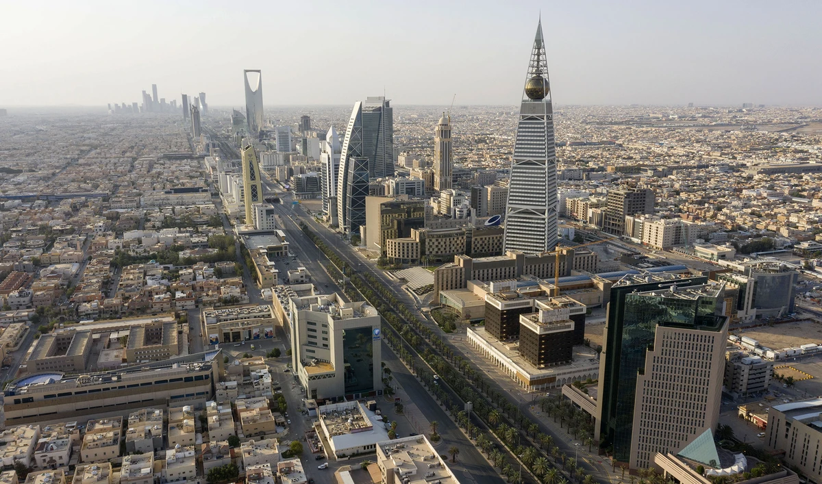 An aerial view shows a deserted highway due to the COVID-19 pandemic, on the first day of the Eid Al-Fitr feast marking the end of the Muslim holy month of Ramadan, in Riyadh on May 24, 2020. (AFP)