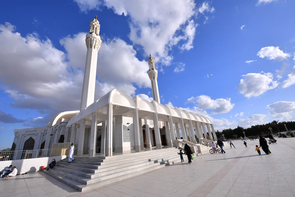 Saudi Arabia allows mosques to open for Friday prayers