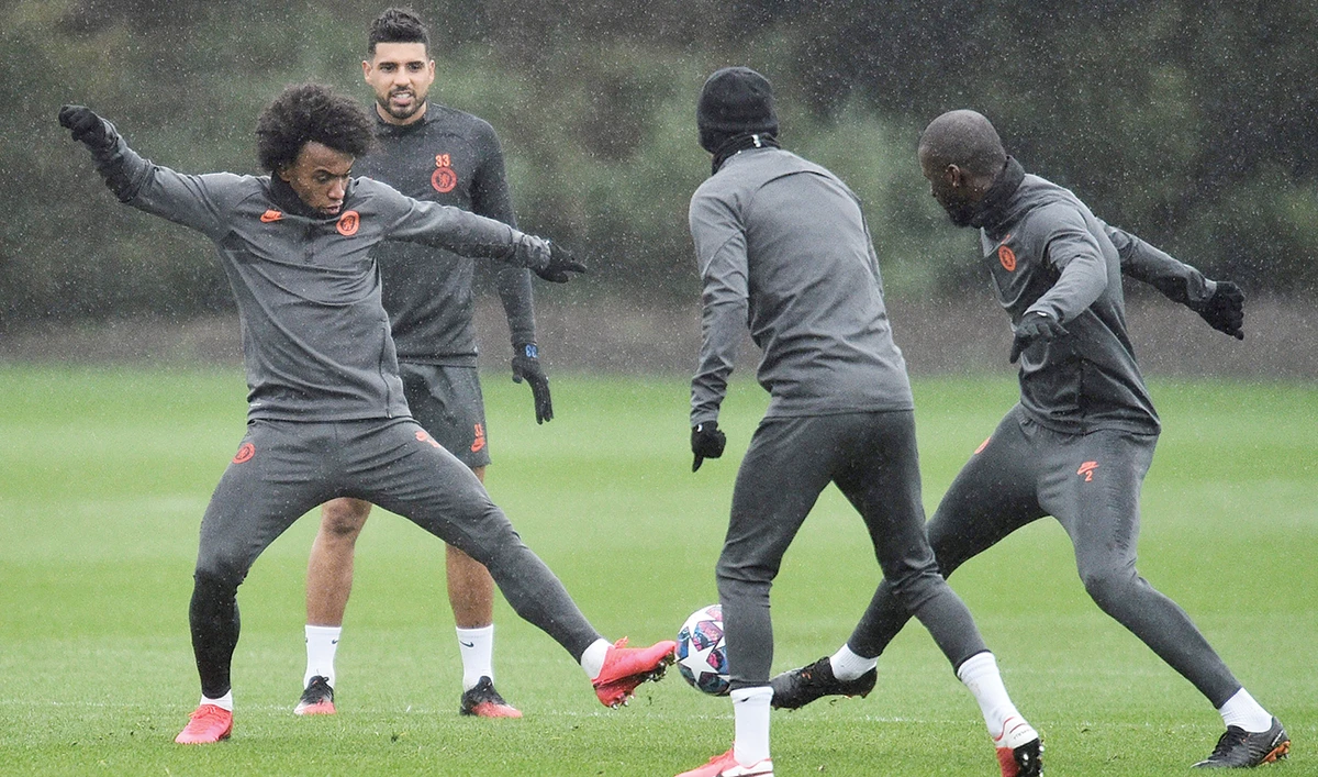 Chelsea’s Brazilian midfielder Willian, left, attends a training session at Chelsea’s Cobham training facility in this Feb. 24 file photo. (AFP)