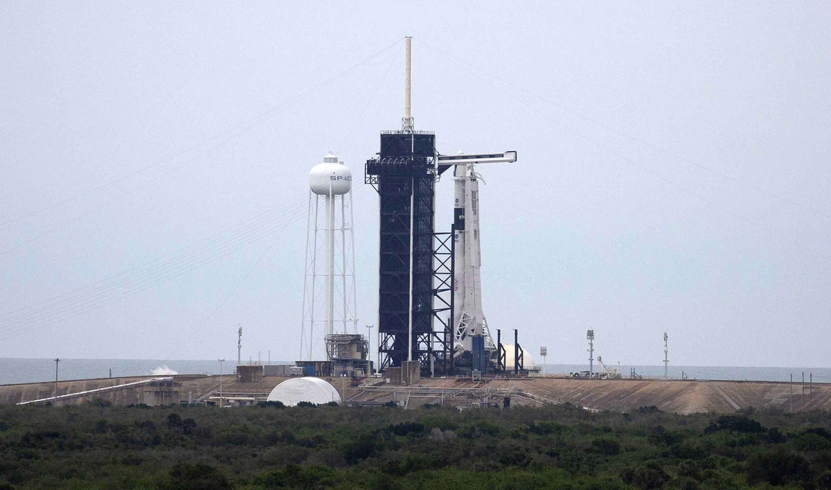 Weather delays SpaceX’s first astronaut launch from Florida