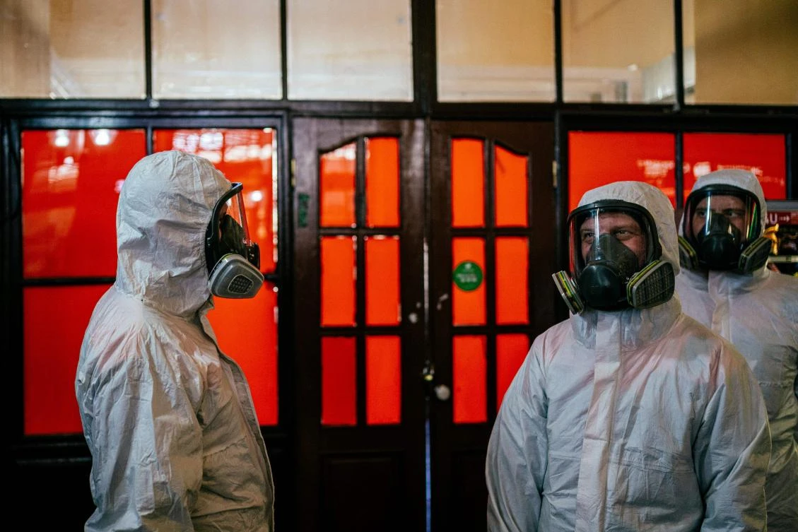 Russia’s emergency staff disinfect Moscow’s Kazansky railway station on May 28, 2020 (AFP)