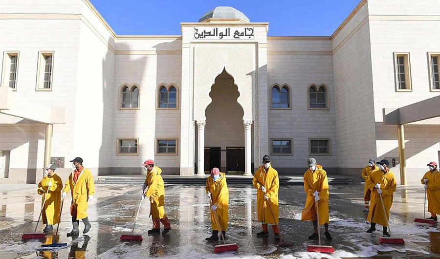 Cleaners cleaning and sanitizing the mosques in Saudi Arabia on May 29, 2020. (SPA)