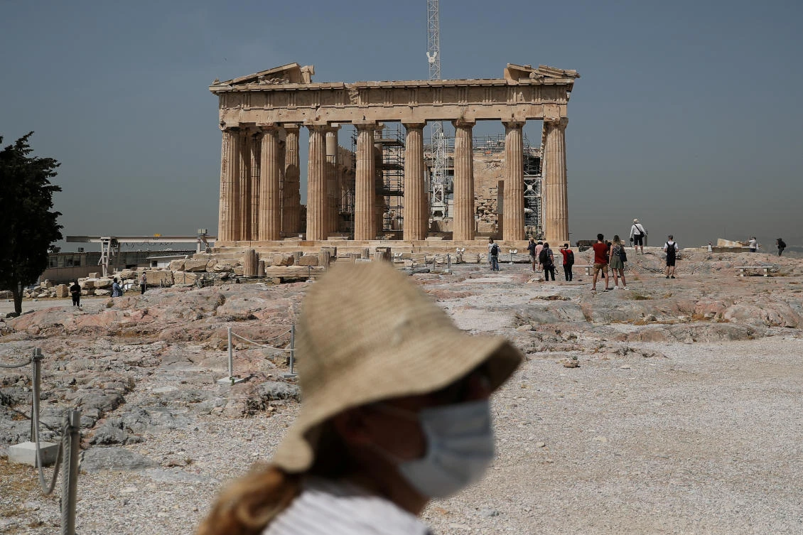 A Ministry of Culture employee stands in front of the Parthenon as the Acropolis opens to visitors, following the easing of COVID-19 measures, in Athens, Greece, May 18, 2020. (Reuters)