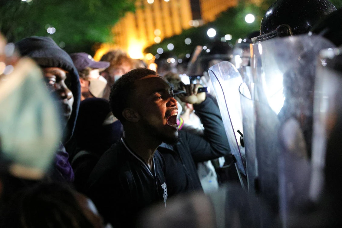 A protester faces a US Secret Service officer during a demonstration in Washington on May 30, 2020 against the death in Minneapolis police custody of African-American George Floyd. (Reuters)