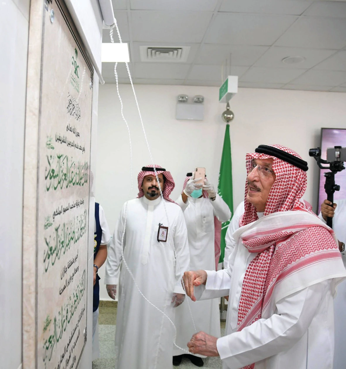 Jazan Gov. Prince Mohammed bin Nasser bin Abdul Aziz inaugurating the new building of Al-Aridhah Hospital on Saturday. (SPA)