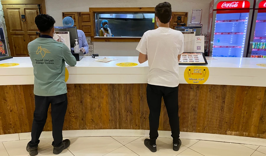 It is also mandatory for restaurants and coffee shops to check the temperature of customers, and ensure a space of at least 1.5 meters between them. (AN photo by Fahad Al-Zahrani)