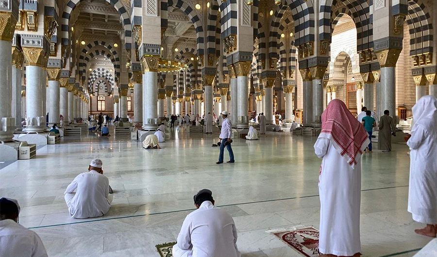 Saudi Arabia reopens mosques after 2 month coronavirus lockdown