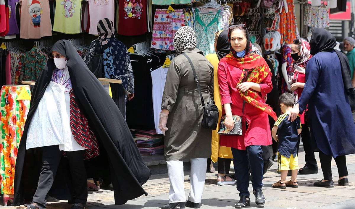 Iranians shop the capital Tehran on June 2, 2020 during the COVID-19 coronavirus pandemic. Iran today lamented that people were ignoring social distancing rules as it reported more than 3,000 new coronavirus infections in a second cresting wave. (AFP)