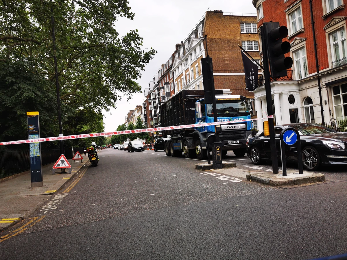 Cordons were put in place and buildings in the surrounding area were evacuated as a precaution while officers searched the vehicle. (AN Photo/Sarah Glubb)