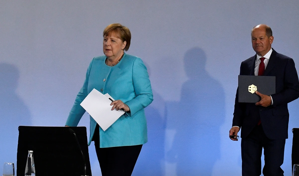 German Chancellor Angela Merkel and German Finance Minister and Vice-Chancellor Olaf Scholz arrive to address a news conference after coalition meetings over stimulus measures to reboot post-coronavirus economy, at the Chancellery in Berlin, Germany June 3, 2020. (Reuters)