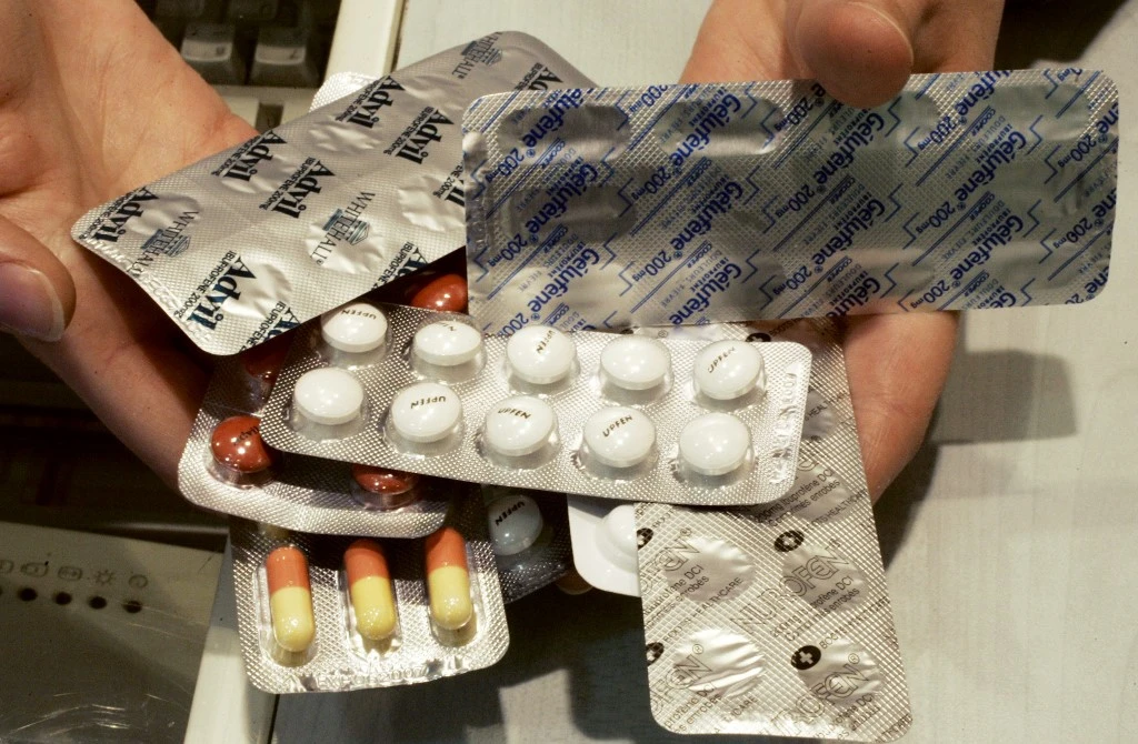 Above, commonly used painkillers based on ibuprofen, an anti-inflammatory drug, which is now being tested for a COVID-19 treatment. (AFP file photo)