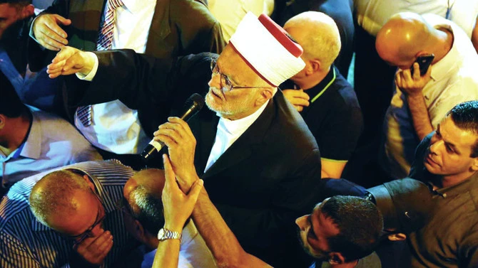 Sheikh Ekrima Sabri leading Palestinian worshippers at Al-Aqsa sometime in 2017. (File photo)