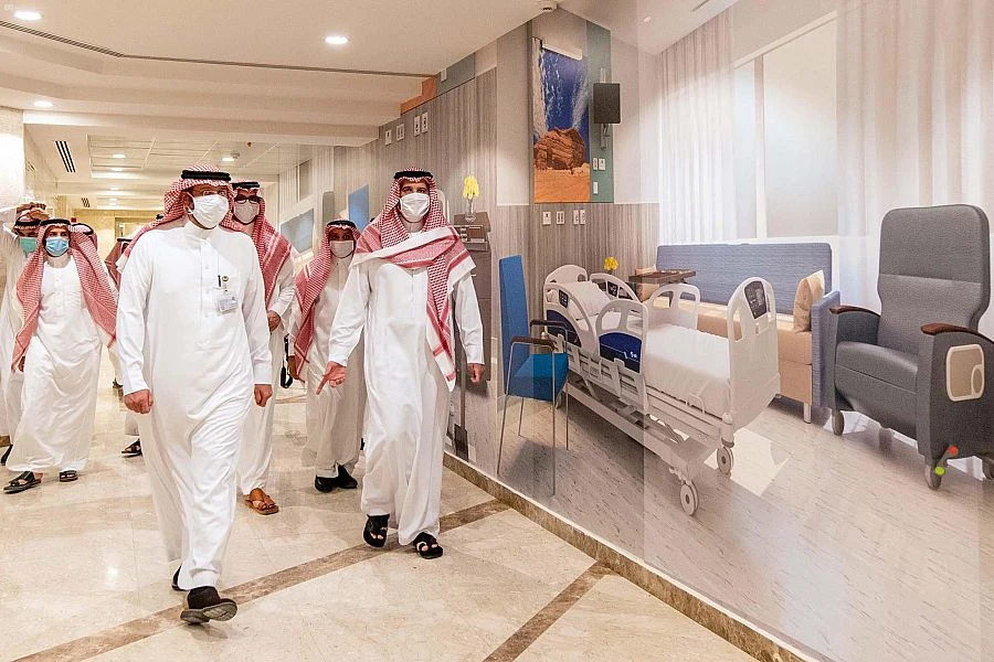 Madinah governor tours King Faisal Specialist Hospital