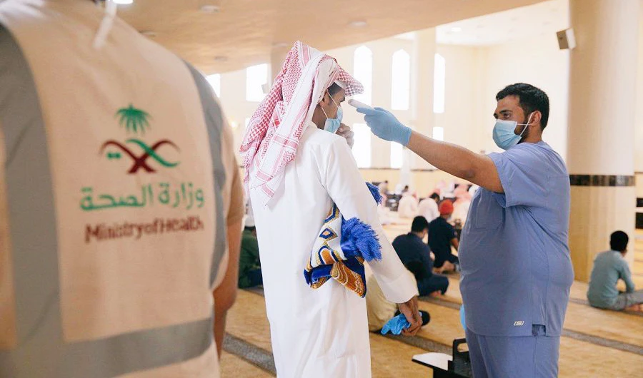 The 1,500 volunteers will be present in mosques to raise awareness and teach virus prevention methods to be used during prayers. (SPA)