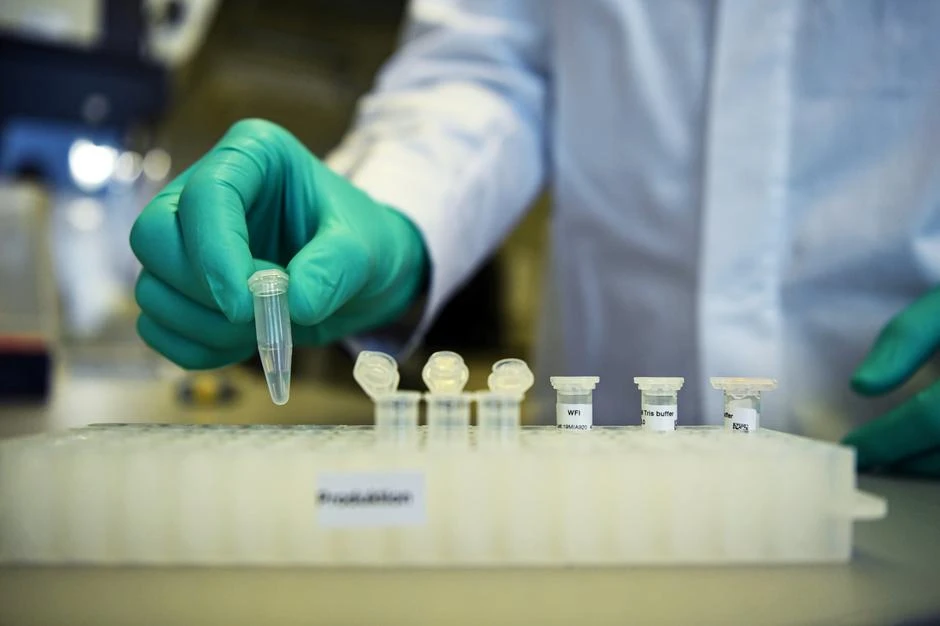 COVID-19 could be capable of infecting an entire hospital ward in just 10 hours, according to researchers in the UK. (Reuters/File Photo)