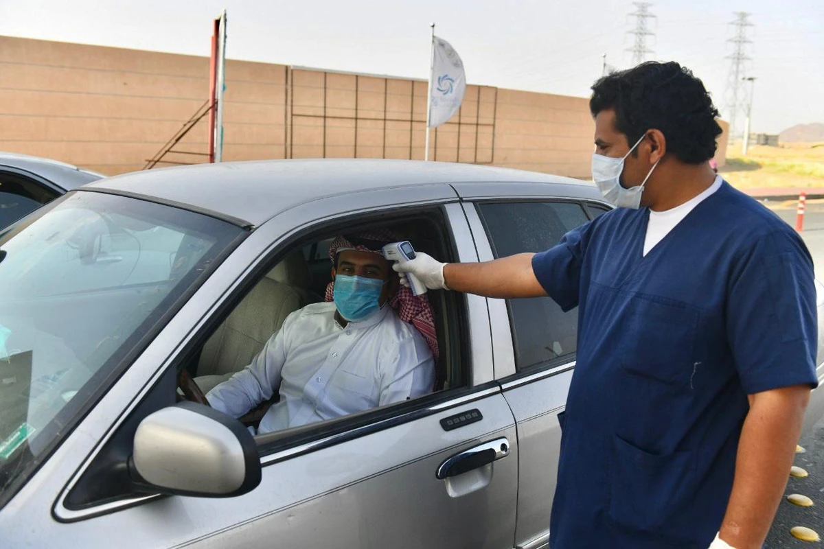 Najran Univeristy expands its coronavirus check-ups as part of precautionary measures to combat the virus. (SPA)