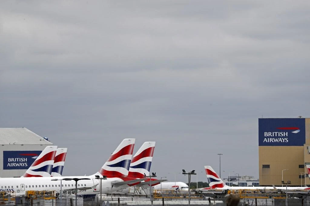 Airlines launch legal action against UK over quarantine