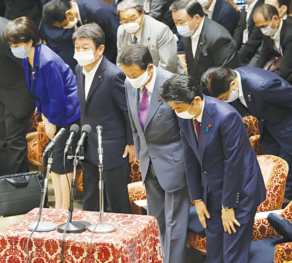 Japan’s Prime Minister Shinzo Abe, right, during the debate in parliament over a budget that has provoked strong reactions. (AFP)