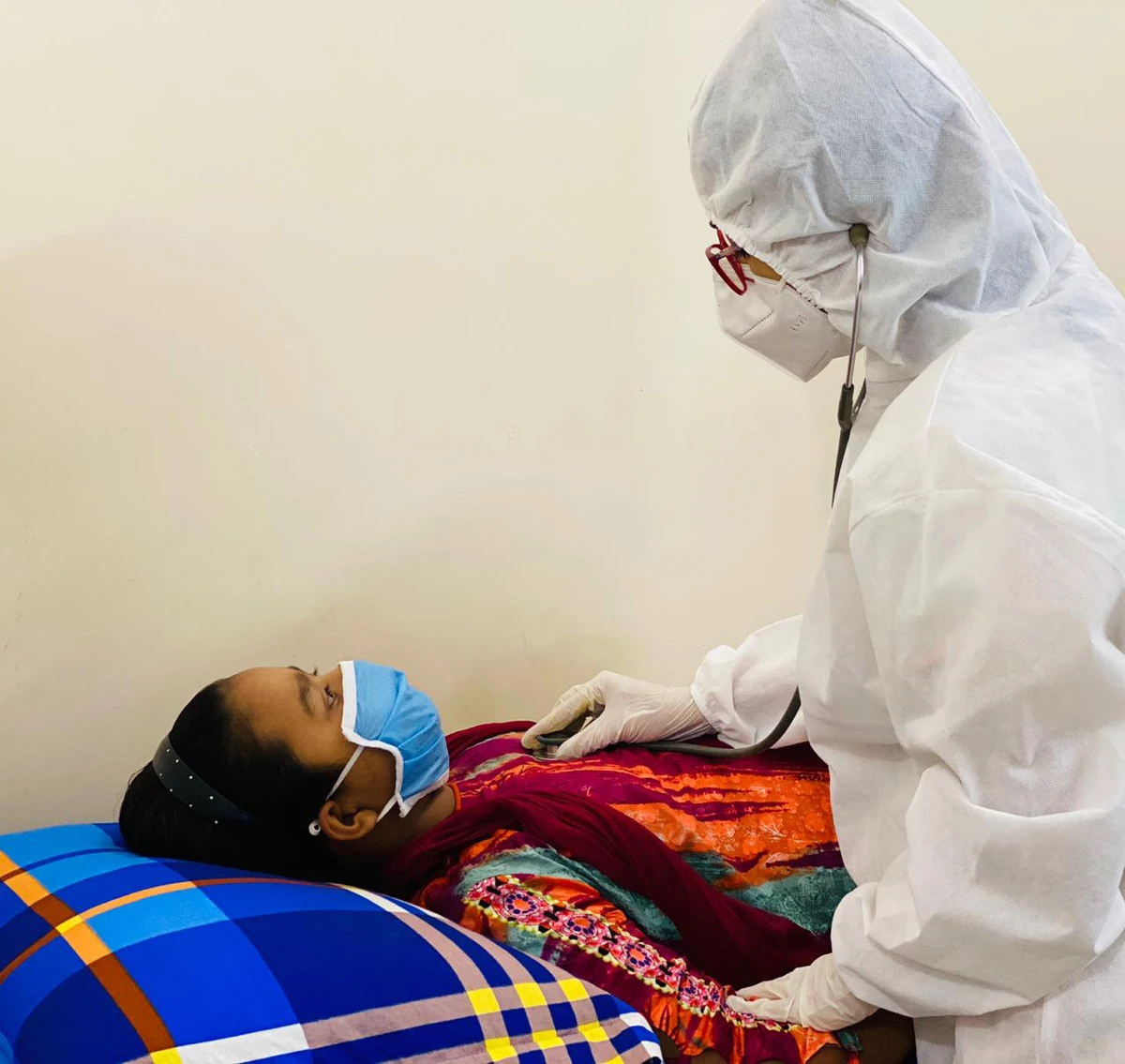 A Bangladeshi doctor wearing a Personal Protective Equipment (PPE) gear attends to a patient. (Supplied)