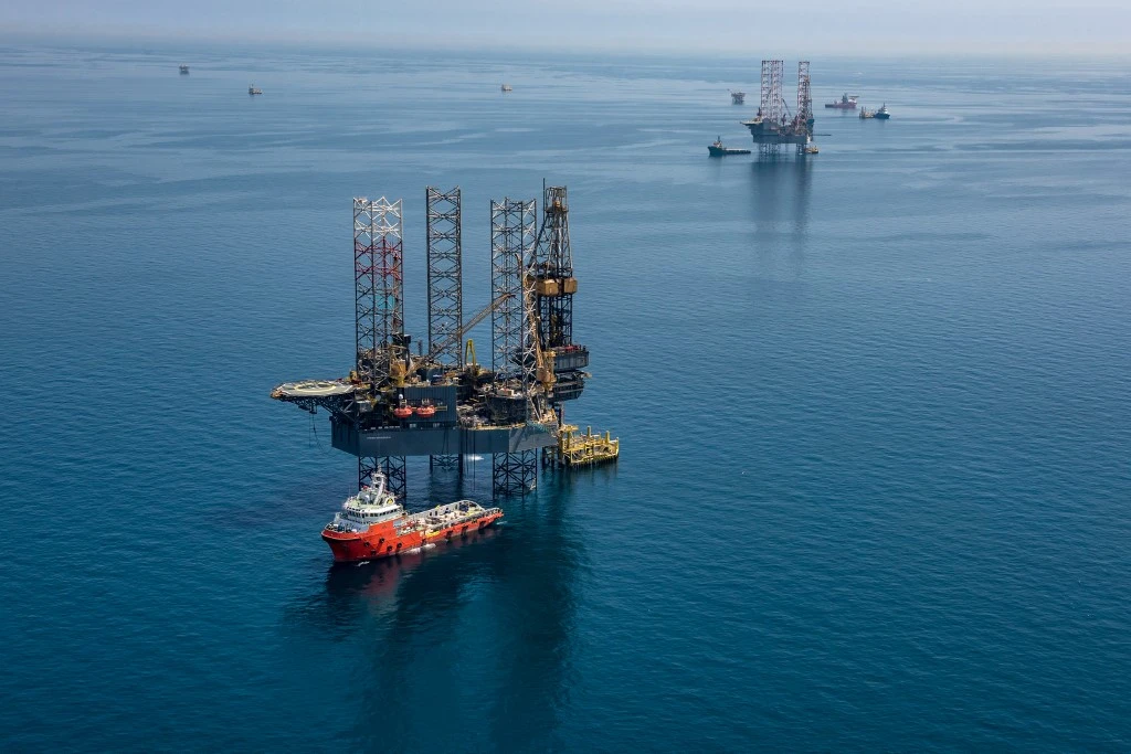 Above, Saudi Aramco rigs in the HSBH field north of Dhahran, Saudi Arabia on March 20, 2018. (Saudi Aramco via AFP)