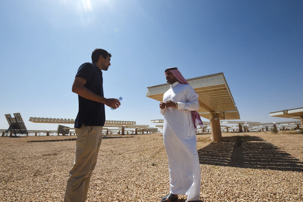 A Saudi man speaks to a journalist at a solar plant in Uyayna, north of Riyadh, on March 29, 2018. (AFP)