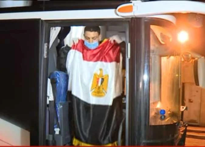 Broadcast pictures of the men on their arrival showed them draped in Egyptians flags and donning protective masks. (Screengrab: Egypt Independet Newspaper)