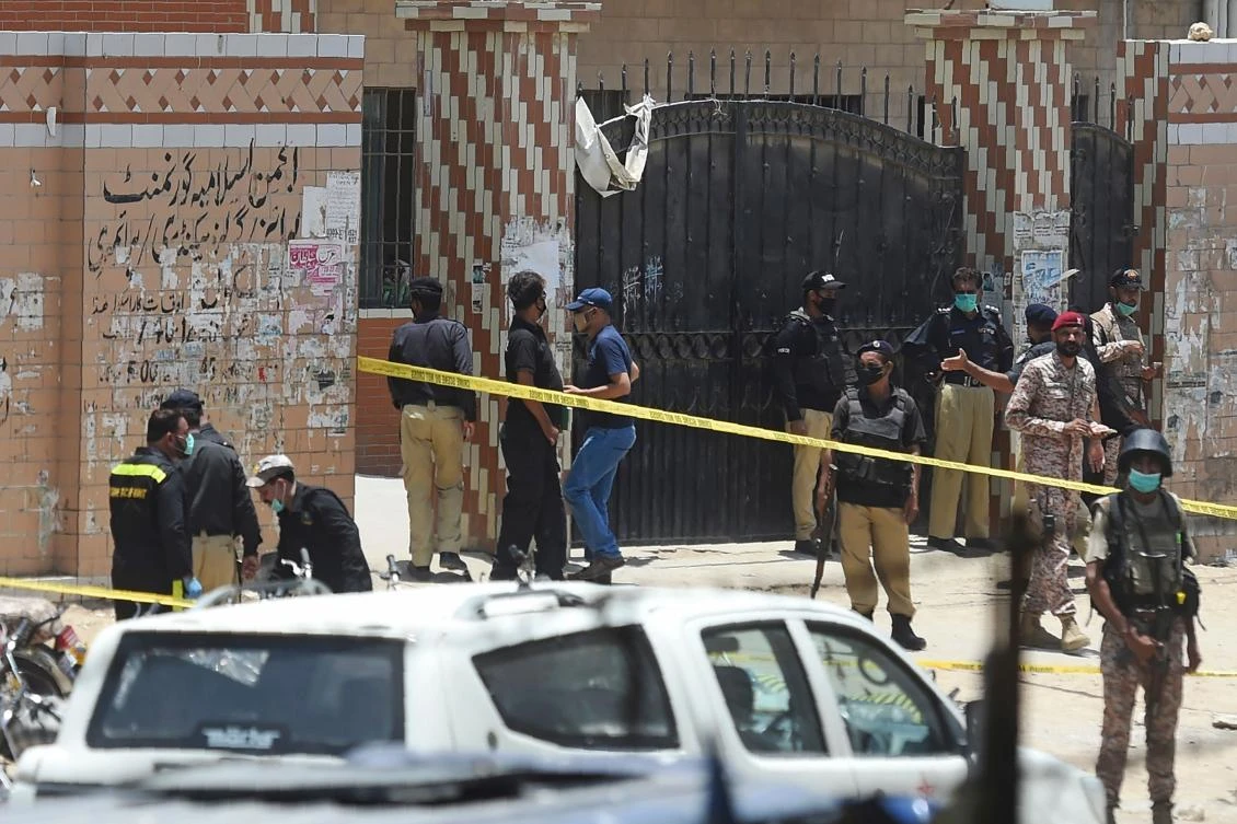 Security personnel cordon-off the site of a blast in the Pakistan's port city of Karachi on June 19, 2020. (AFP/Asif Hassan)