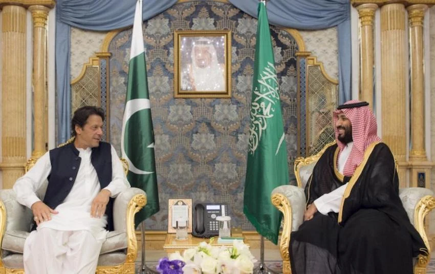 Saudi Arabia's Crown Prince Mohammed bin Salman (R) meeting with Pakistani prime minister Imran Khan in Jeddah. (AFP/File Photo)