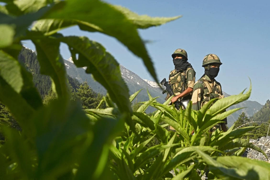 China and India have traded accusations that the other had violated their shared de facto border. Above, Indian border soldiers guard a highway leading toward Leh, bordering China, in Gagangir on June 17, 2020. (AFP)