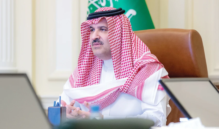 Madinah Gov. Prince Faisal bin Salman presides a meeting of the region’s Youth Committee to review its activities on Monday. (SPA)