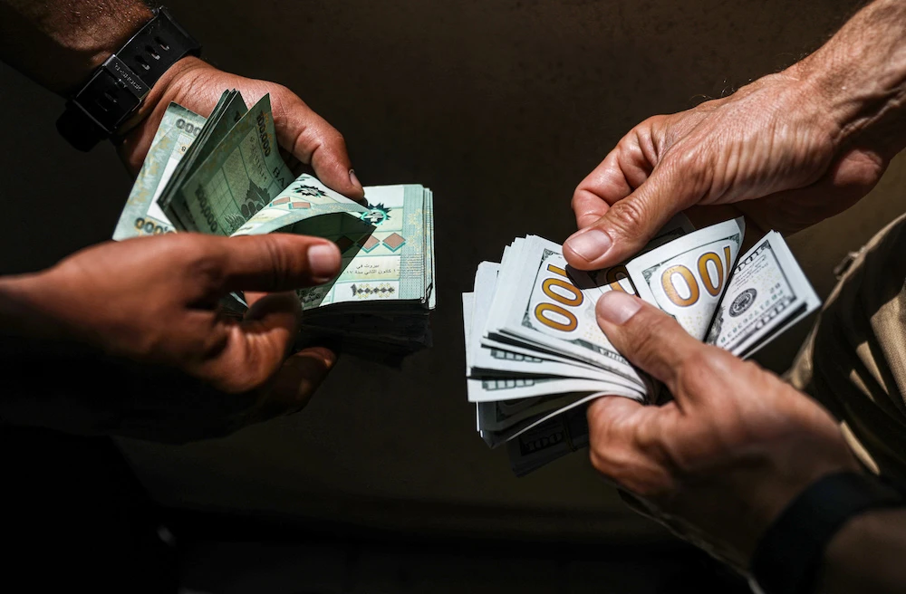 Lebanese pound slides to new lows, passing 6,000 to the dollar