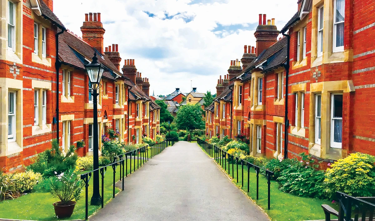 UK house prices ‘to fall 5% this year, recover gradually’