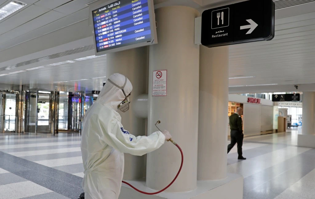 Lebanon opens its airport, but will accept only 2,000 travelers per day