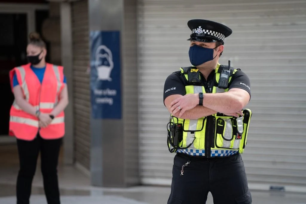 Police officers in London have been attacked by revelers after trying to disperse crowds at an unlicensed music event. (AFP file photo)